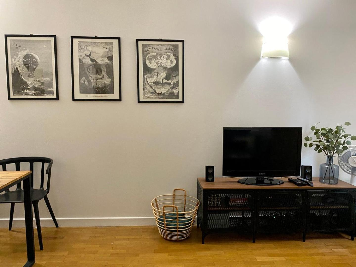 Апартаменты Spacious 1Br | Near City Center & Baby-Friendly! Лион Экстерьер фото