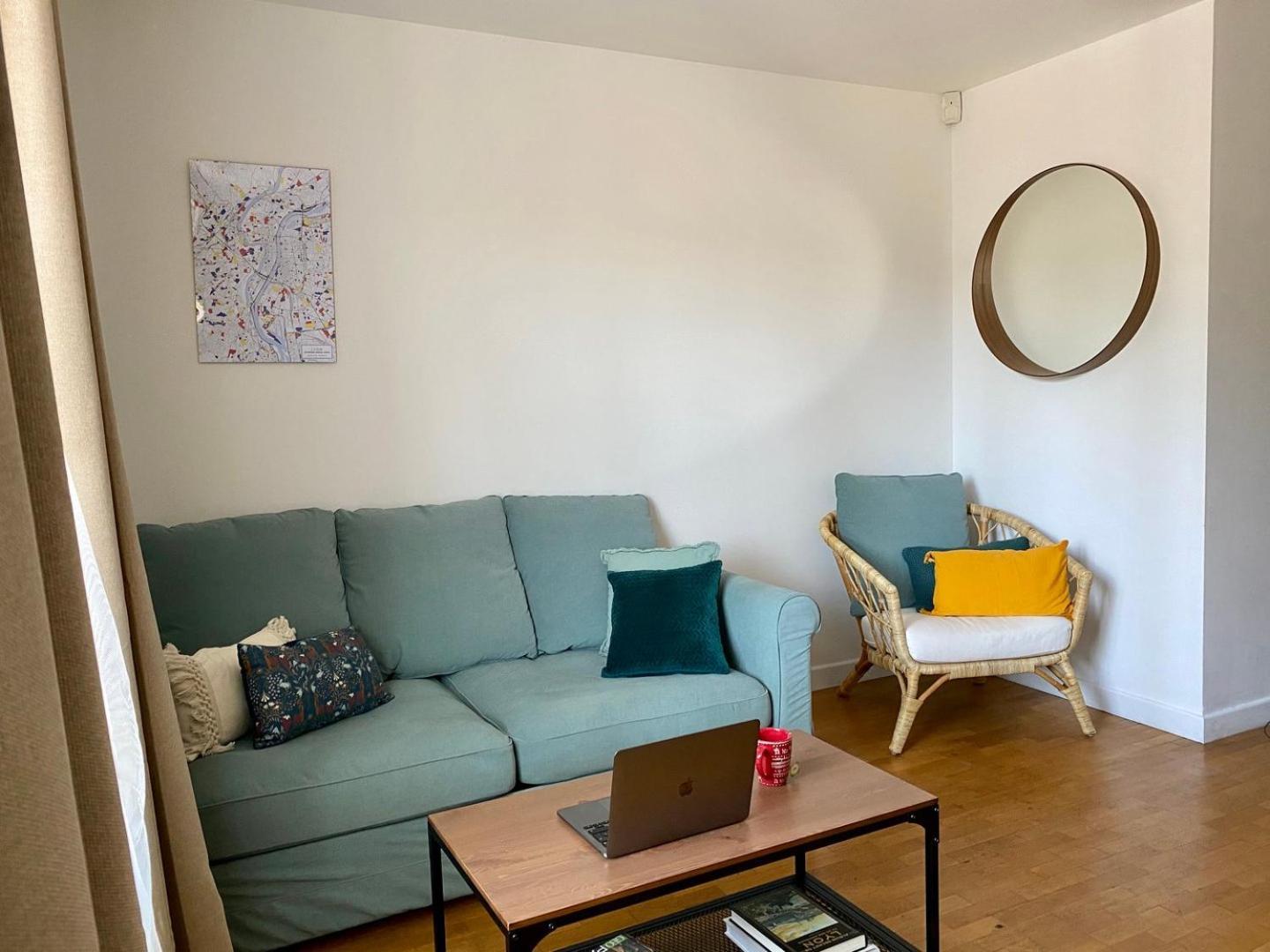 Апартаменты Spacious 1Br | Near City Center & Baby-Friendly! Лион Экстерьер фото