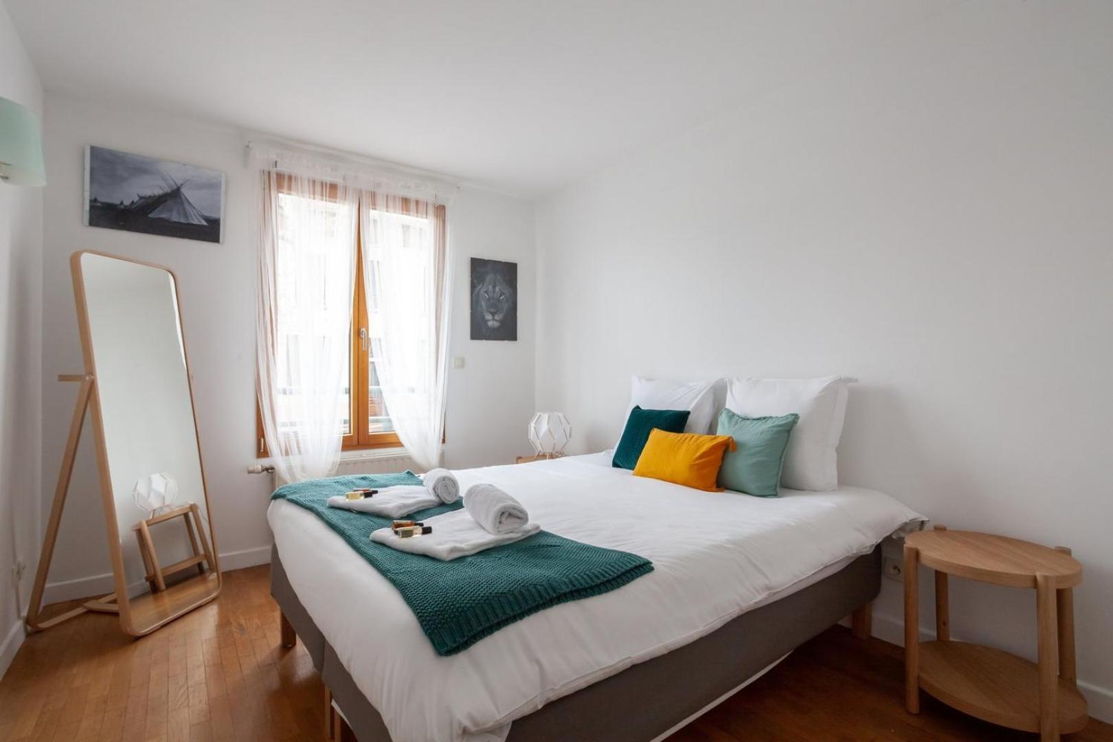 Апартаменты Spacious 1Br | Near City Center & Baby-Friendly! Лион Экстерьер фото