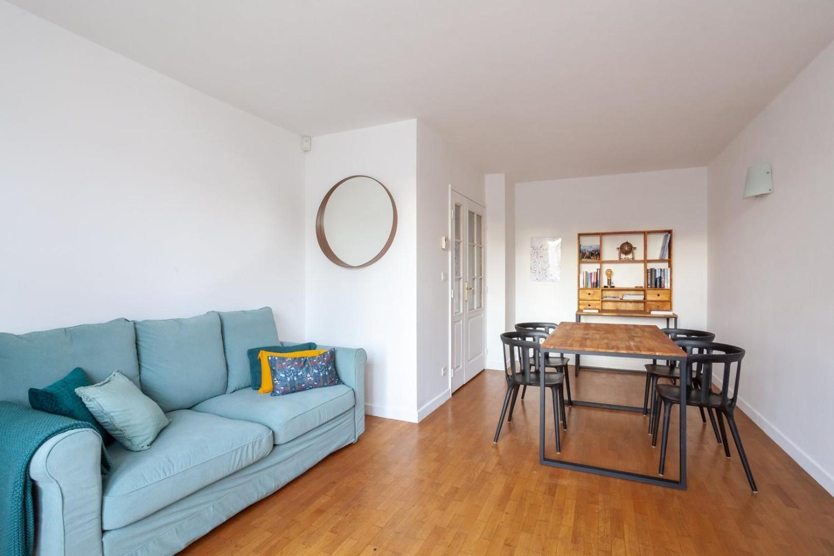 Апартаменты Spacious 1Br | Near City Center & Baby-Friendly! Лион Экстерьер фото
