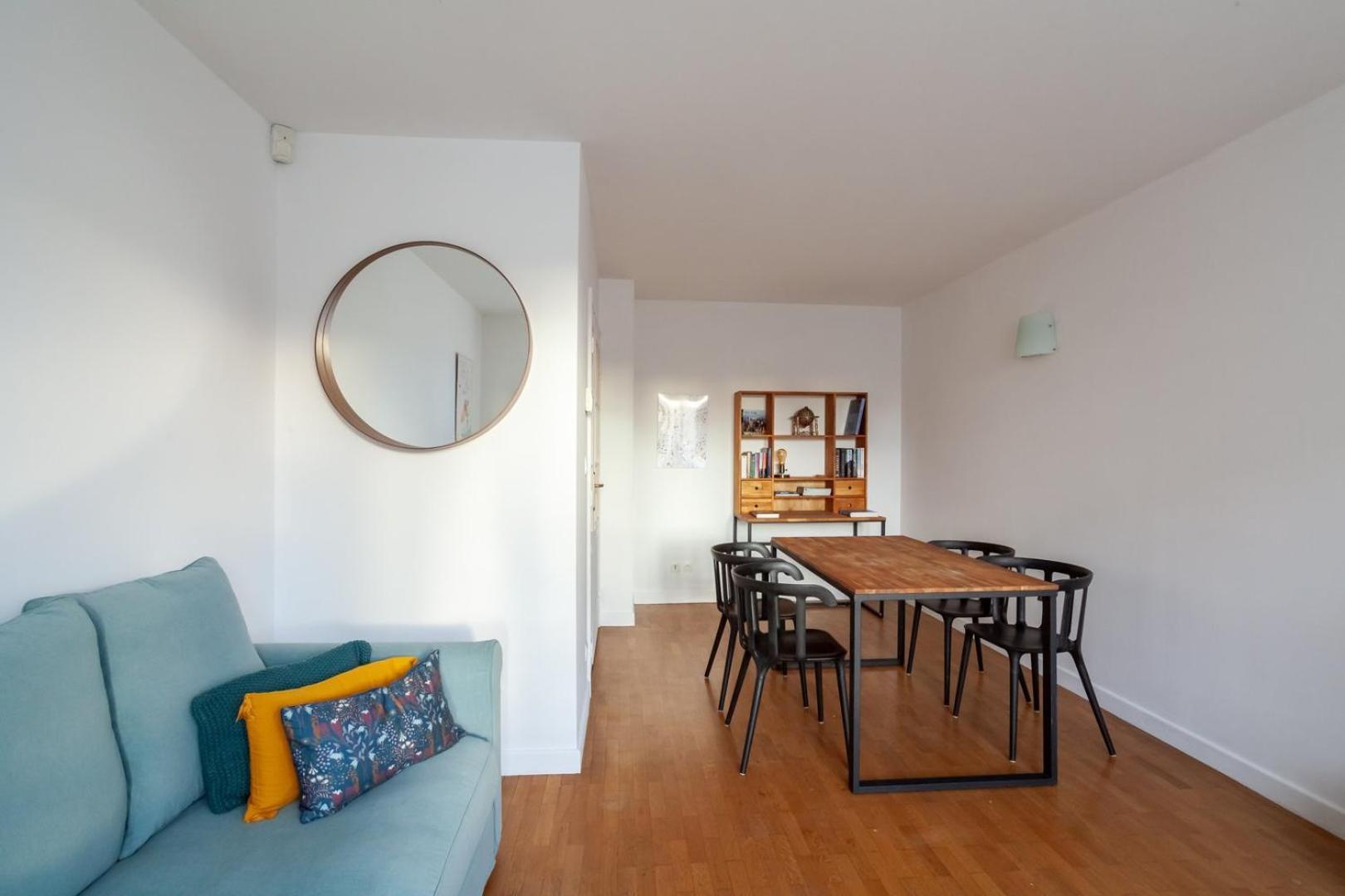 Апартаменты Spacious 1Br | Near City Center & Baby-Friendly! Лион Экстерьер фото