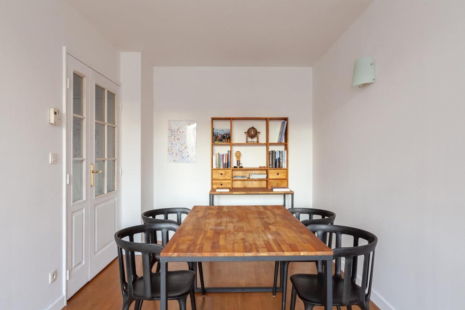 Апартаменты Spacious 1Br | Near City Center & Baby-Friendly! Лион Экстерьер фото