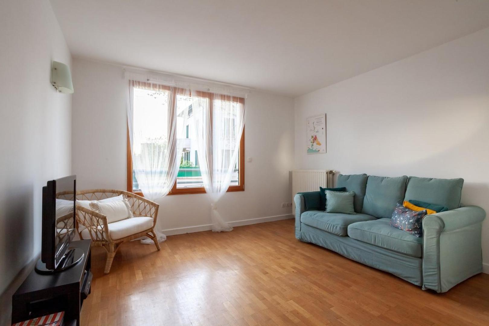 Апартаменты Spacious 1Br | Near City Center & Baby-Friendly! Лион Экстерьер фото
